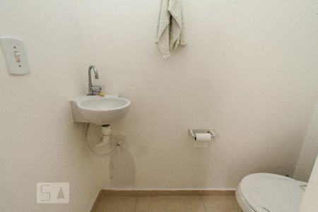 Lavabo de casa de condomínio para alugar com 2 quartos, 65m² em Parque Independencia, São Paulo