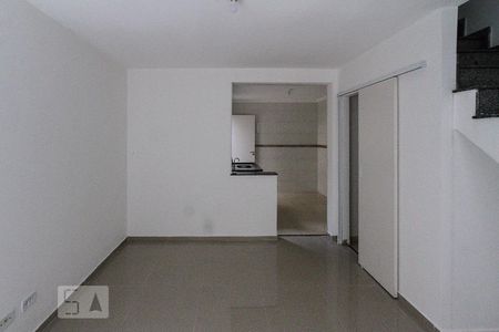 Sala de casa de condomínio para alugar com 2 quartos, 65m² em Parque Independencia, São Paulo