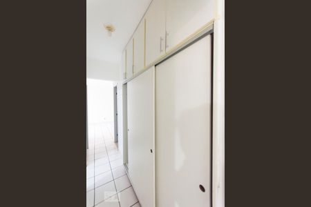 Corredor/Armario de apartamento para alugar com 3 quartos, 77m² em Vila Marieta, Campinas