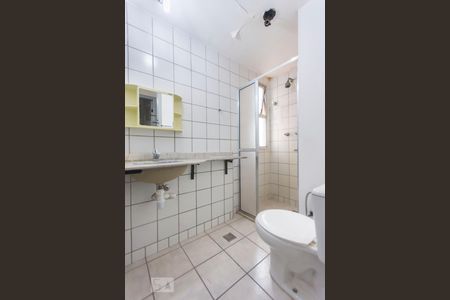 Banheiro de apartamento para alugar com 3 quartos, 77m² em Vila Marieta, Campinas