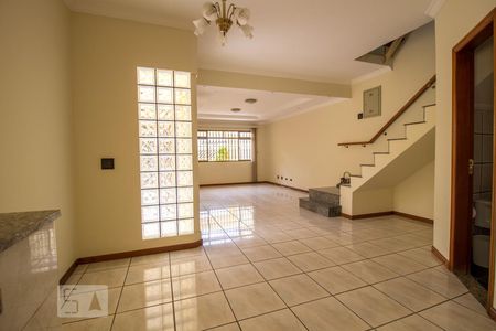 Sala de casa para alugar com 5 quartos, 210m² em Chácara Califórnia, São Paulo