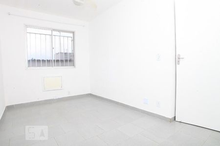 Quarto 1 de apartamento para alugar com 2 quartos, 54m² em Taquara, Rio de Janeiro