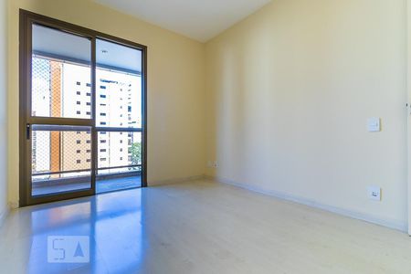 Sala de vídeo de apartamento para alugar com 3 quartos, 200m² em Cambuí, Campinas