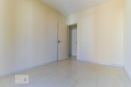 Sala de vídeo de apartamento para alugar com 3 quartos, 200m² em Cambuí, Campinas