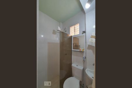 Banheiro de kitnet/studio para alugar com 1 quarto, 22m² em Vila Mariana, São Paulo