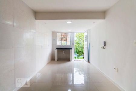 Cozinha de casa de condomínio para alugar com 1 quarto, 30m² em Americanópolis, São Paulo