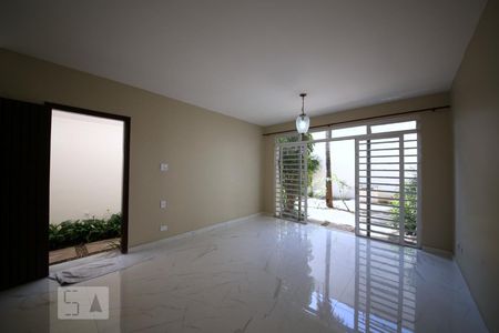 Sala  de casa para alugar com 3 quartos, 130m² em Brooklin Paulista, São Paulo