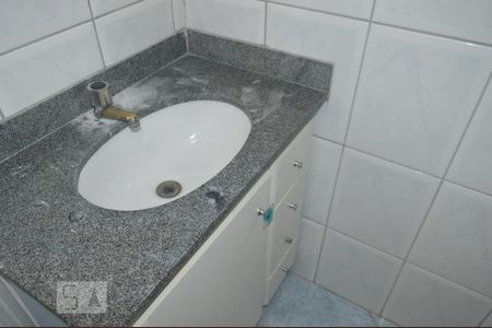 Banheiro de apartamento para alugar com 2 quartos, 58m² em Vila Mazzei, São Paulo