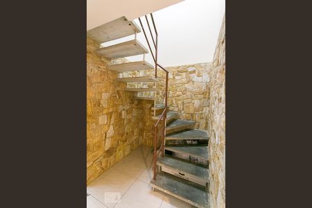 Escada de casa para alugar com 3 quartos, 210m² em Quarta Parada, São Paulo