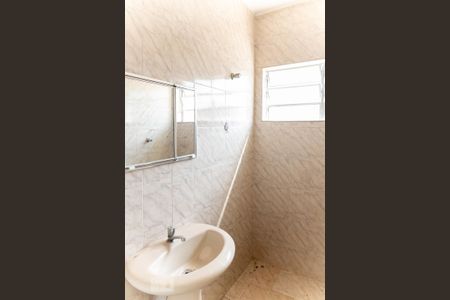 Banheiro de casa para alugar com 1 quarto, 50m² em Vila Ré, São Paulo