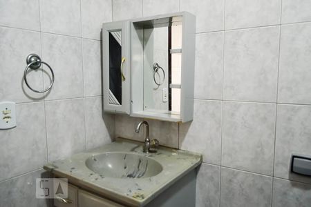 Casa à venda com 79m², 3 quartos e 2 vagas Casa à venda com 79m², 3 quartos e 2 vagasBanheiro Espelho