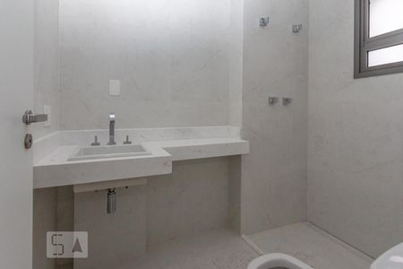Apartamento à venda com 192m², 3 quartos e 4 vagas Apartamento à venda com 192m², 3 quartos e 4 vagasBanheiro da Suíte 2