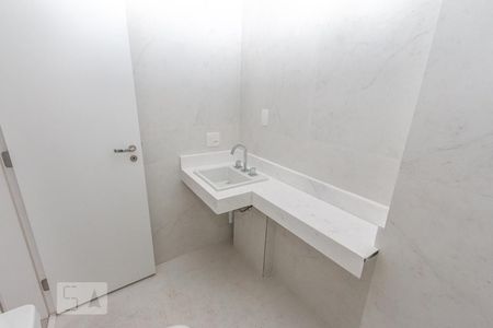 Apartamento à venda com 192m², 3 quartos e 4 vagas Apartamento à venda com 192m², 3 quartos e 4 vagasBanheiro da Suíte 2