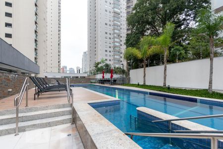 Apartamento à venda com 192m², 3 quartos e 4 vagas Apartamento à venda com 192m², 3 quartos e 4 vagasArea Comum - Piscina