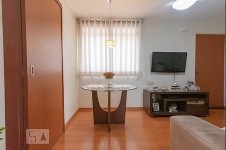 Detalhe Sala de apartamento à venda com 2 quartos, 50m² em Vila Pompéia, Campinas