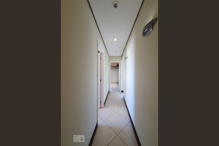 Corredor de apartamento à venda com 3 quartos, 130m² em Vila Ipojuca, São Paulo