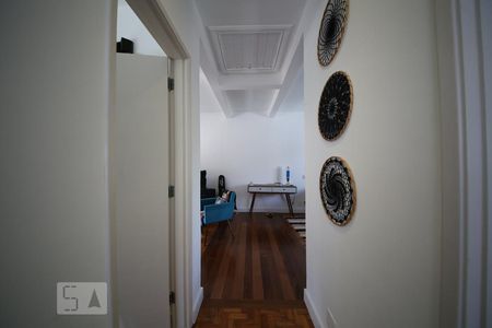Corredor  de casa à venda com 3 quartos, 200m² em Jardim Petrópolis, São Paulo