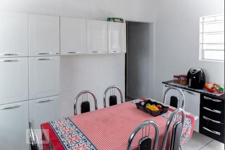 Casa à venda com 120m², 2 quartos e 2 vagas Casa à venda com 120m², 2 quartos e 2 vagasCozinha