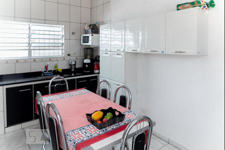 Casa à venda com 120m², 2 quartos e 2 vagas Casa à venda com 120m², 2 quartos e 2 vagasCozinha