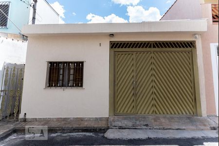Casa à venda com 120m², 2 quartos e 2 vagas Casa à venda com 120m², 2 quartos e 2 vagasFachada