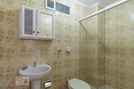 Banheiro de apartamento para alugar com 1 quarto, 45m² em Navegantes, Porto Alegre