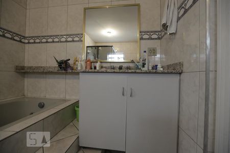 Banheiro da Suíte 1 de casa à venda com 6 quartos, 412m² em Parque Peruche, São Paulo
