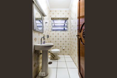 Lavabo de casa para alugar com 4 quartos, 370m² em Jardim Leonor Mendes de Barros, São Paulo