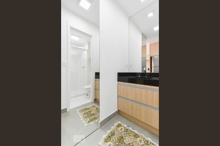 Banheiro de kitnet/studio para alugar com 1 quarto, 30m² em Cerqueira César, São Paulo