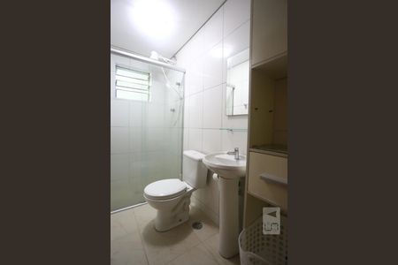 Banheiro de kitnet/studio para alugar com 1 quarto, 28m² em Vila Gomes, São Paulo