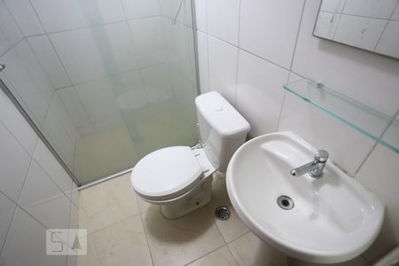 Banheiro de kitnet/studio para alugar com 1 quarto, 28m² em Vila Gomes, São Paulo