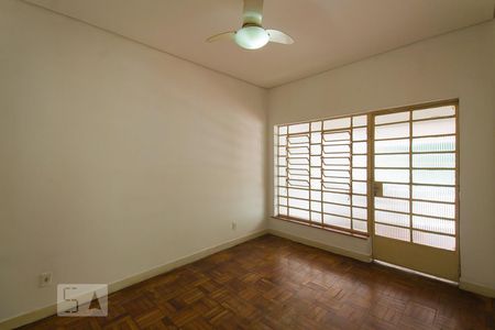 Sala 1 de casa para alugar com 5 quartos, 240m² em Vila Monumento, São Paulo