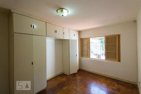 Suíte de casa para alugar com 5 quartos, 240m² em Vila Monumento, São Paulo