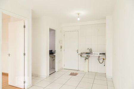 Sala e Cozinha de apartamento para alugar com 1 quarto, 35m² em Jardim Santa Teresinha, São Paulo