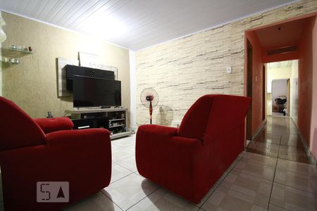 Casa à venda com 80m², 2 quartos e 2 vagasSala