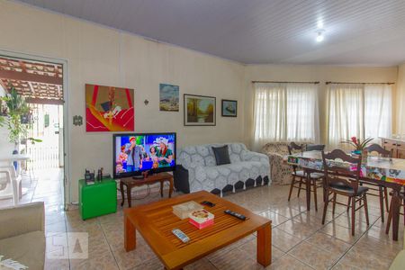 Casa à venda com 80m², 2 quartos e 2 vagasSala