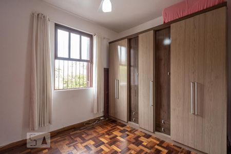 Quarto 1 de apartamento para alugar com 2 quartos, 60m² em Passo da Areia, Porto Alegre