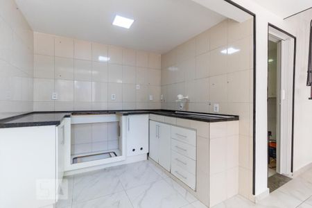 Cozinha de casa para alugar com 2 quartos, 70m² em Vila Portuguesa, São Paulo