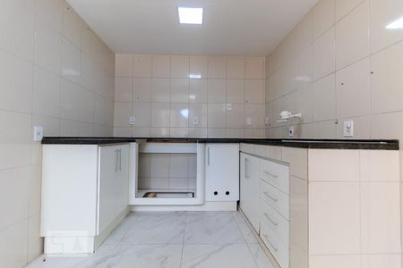 Cozinha de casa para alugar com 2 quartos, 70m² em Vila Portuguesa, São Paulo