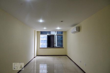 Sala/Quarto de kitnet/studio à venda com 1 quarto, 45m² em Centro, Rio de Janeiro