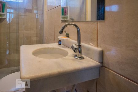 Banheiro Corredor de apartamento para alugar com 3 quartos, 70m² em Jardim Apipema, Salvador