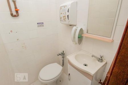 Banheiro de kitnet/studio para alugar com 1 quarto, 31m² em Centro, Rio de Janeiro