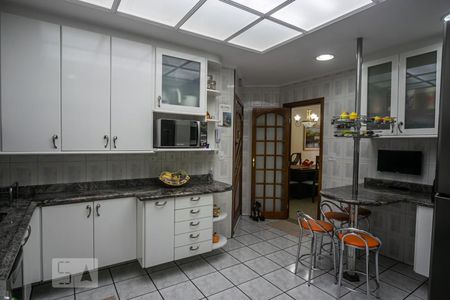 Apartamento à venda com 117m², 3 quartos e 2 vagas Apartamento à venda com 117m², 3 quartos e 2 vagasCozinha