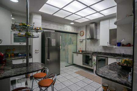 Apartamento à venda com 117m², 3 quartos e 2 vagas Apartamento à venda com 117m², 3 quartos e 2 vagasCozinha