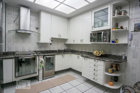 Apartamento à venda com 117m², 3 quartos e 2 vagas Apartamento à venda com 117m², 3 quartos e 2 vagasCozinha