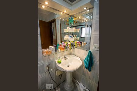 Apartamento à venda com 117m², 3 quartos e 2 vagas Apartamento à venda com 117m², 3 quartos e 2 vagasBanheiro da Suíte 2