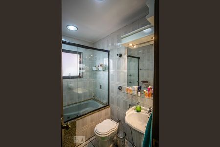 Apartamento à venda com 117m², 3 quartos e 2 vagas Apartamento à venda com 117m², 3 quartos e 2 vagasBanheiro da Suíte 2