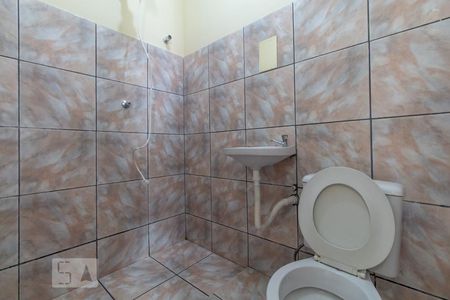 Banheiro de kitnet/studio para alugar com 1 quarto, 18m² em Quarta Parada, São Paulo