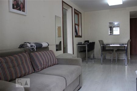 Sala de apartamento para alugar com 2 quartos, 75m² em Barra da Tijuca, Rio de Janeiro
