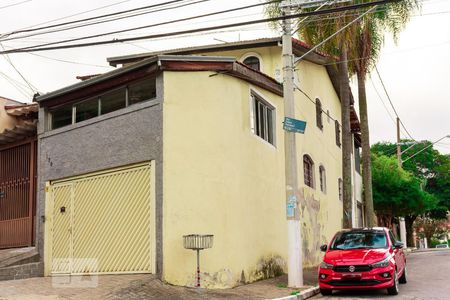 Casa para alugar com 162m², 3 quartos e 2 vagas Casa para alugar com 162m², 3 quartos e 2 vagasFachada