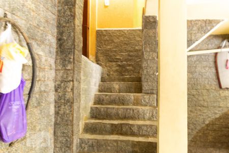 Casa para alugar com 162m², 3 quartos e 2 vagas Casa para alugar com 162m², 3 quartos e 2 vagasEscada